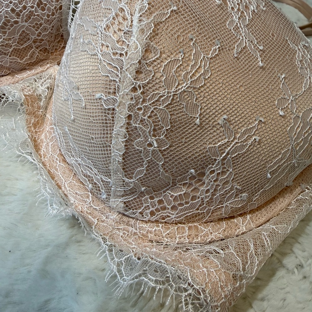 Victoria’s Secret size 36D lined plunge bra - Picture 7 of 7